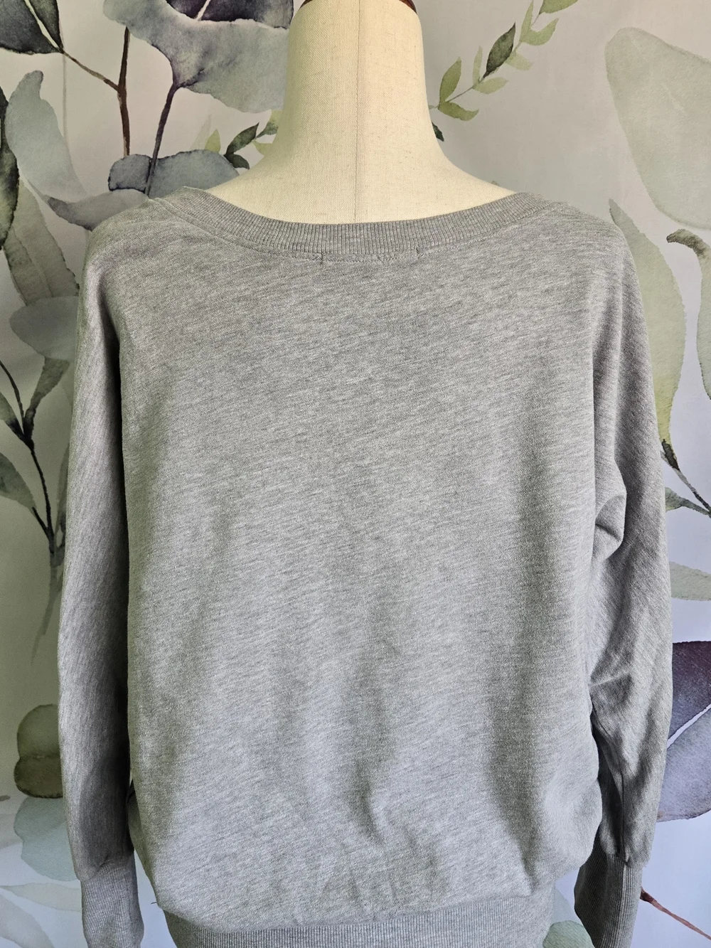 URBAN OUTFITTERS | Off-the-Shoulder Sweatshirt in Heather Gray sz XS